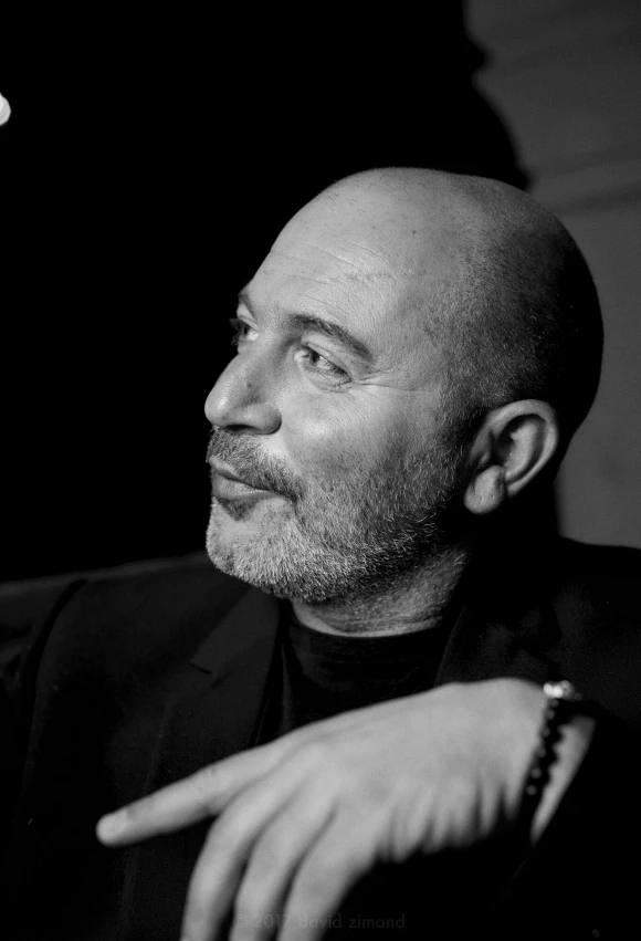 ליאור רז שחור לבן